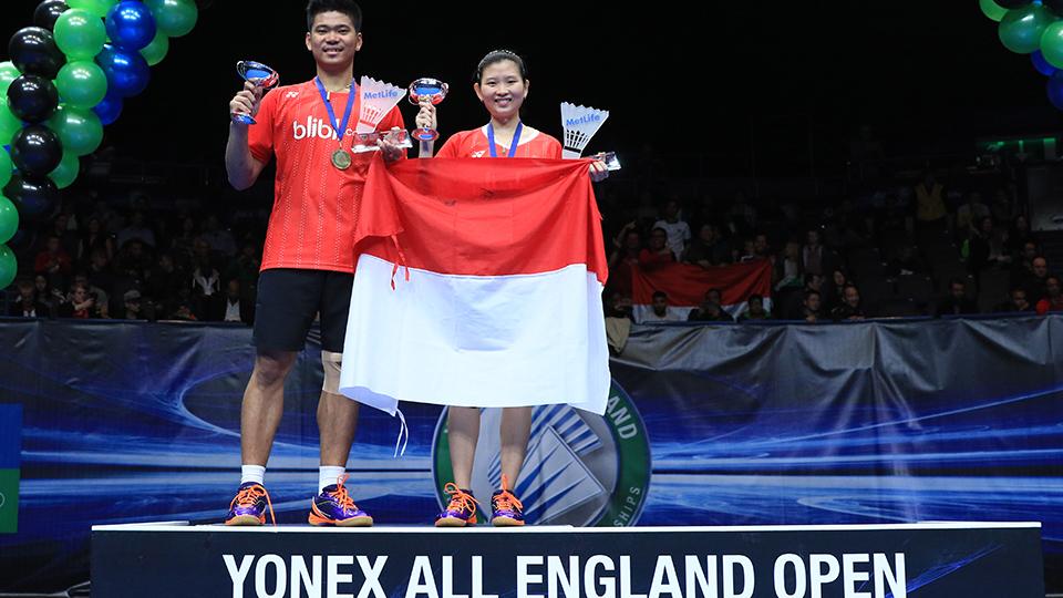 Praveen%20Jordan%2FDebby%20Susanto%20angkat%20trofi%20All%20England.